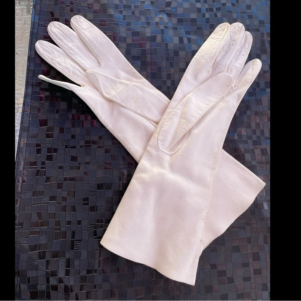 Vintage Elegant White/ Ivory Leather Opera Gloves